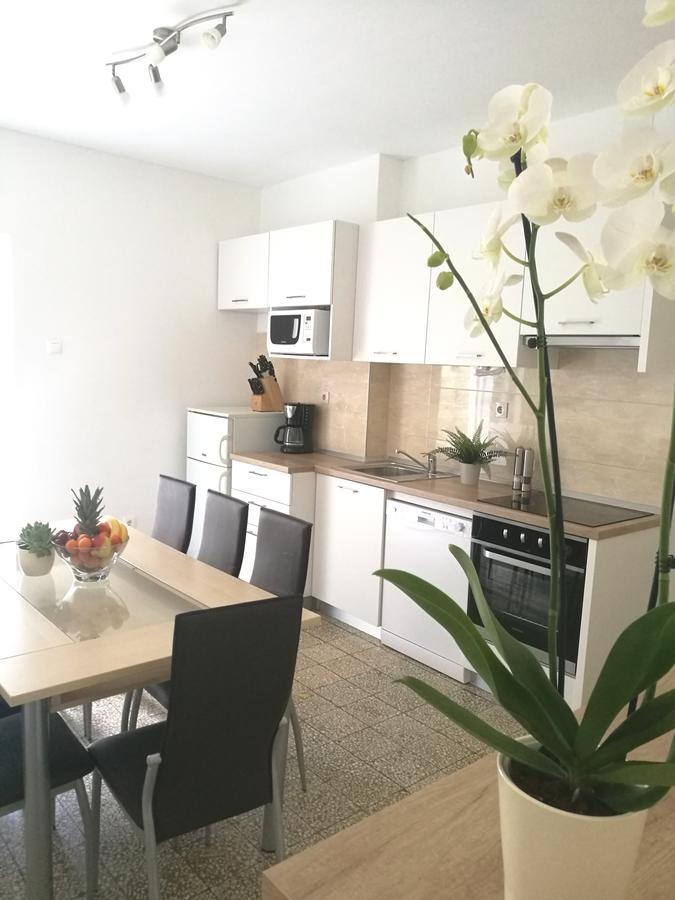 Authentic Dalmatian House Apartment Kastela Bagian luar foto
