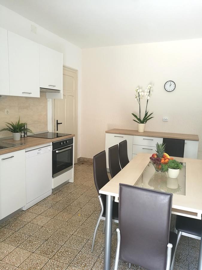 Authentic Dalmatian House Apartment Kastela Bagian luar foto